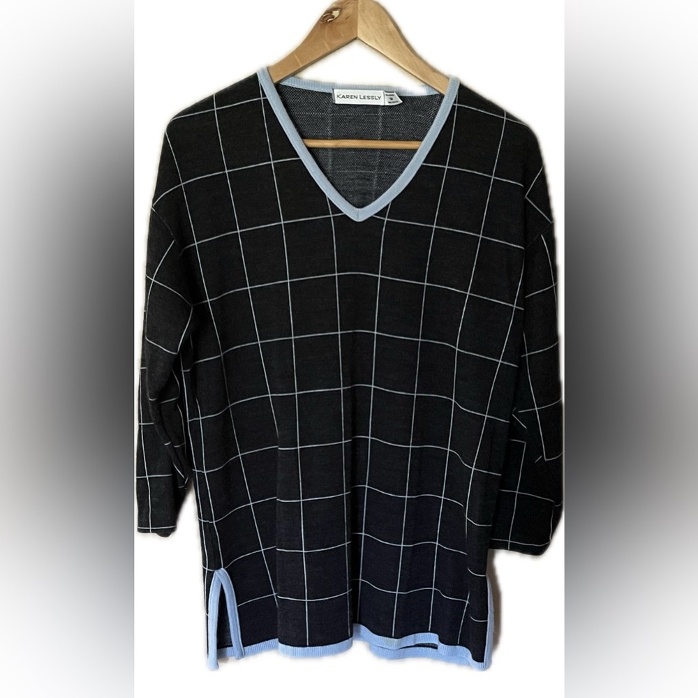 Woman’s very soft 3/4 length sleeve sweater. Size M Karen Lessly